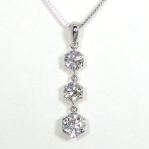 Pt900 プラチナ　ダイヤモンド　0.314ct  0.32ct  0.49ct  ペンダント付ネックレス　トリロジー　3個石 中古　美品　レディース　ジュエリー　ダイヤ　質屋