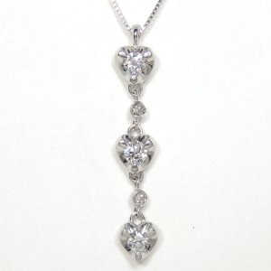 K18WG ホワイトゴールド　ダイヤモンド　0.48ct   ペンダント付ネックレス　トリロジー　ハート　3個石 中古　美品　レディース  ペンダント　ジュエリー　高品質　ダイヤ　質屋