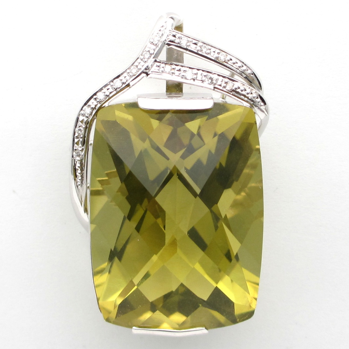 K18WG ホワイト ゴールド クオーツ 66.016ct ダイヤモンド 0.12ct 